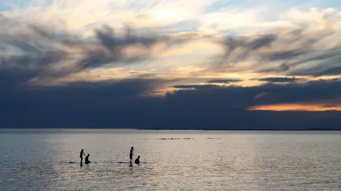Wolken am Strand vor St Kilda